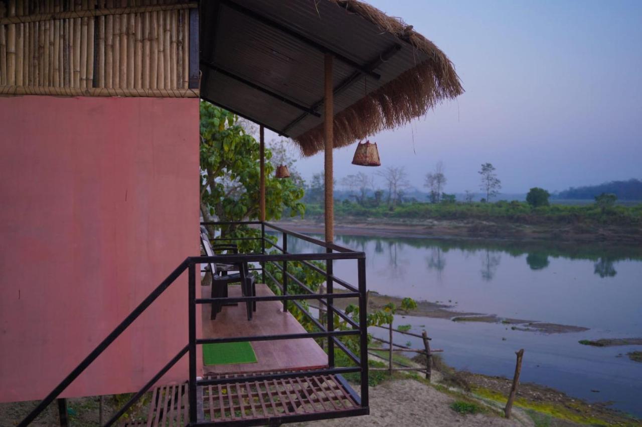 Bamby Chilling House - Feel The Nature Sauraha Exterior foto