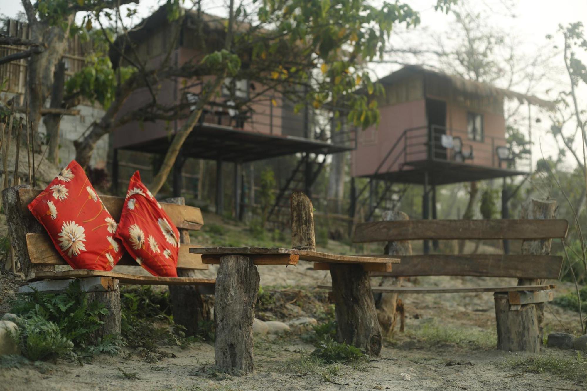 Bamby Chilling House - Feel The Nature Sauraha Exterior foto
