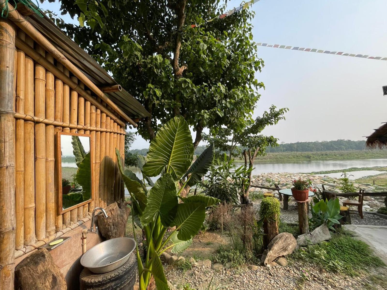 Bamby Chilling House - Feel The Nature Sauraha Exterior foto