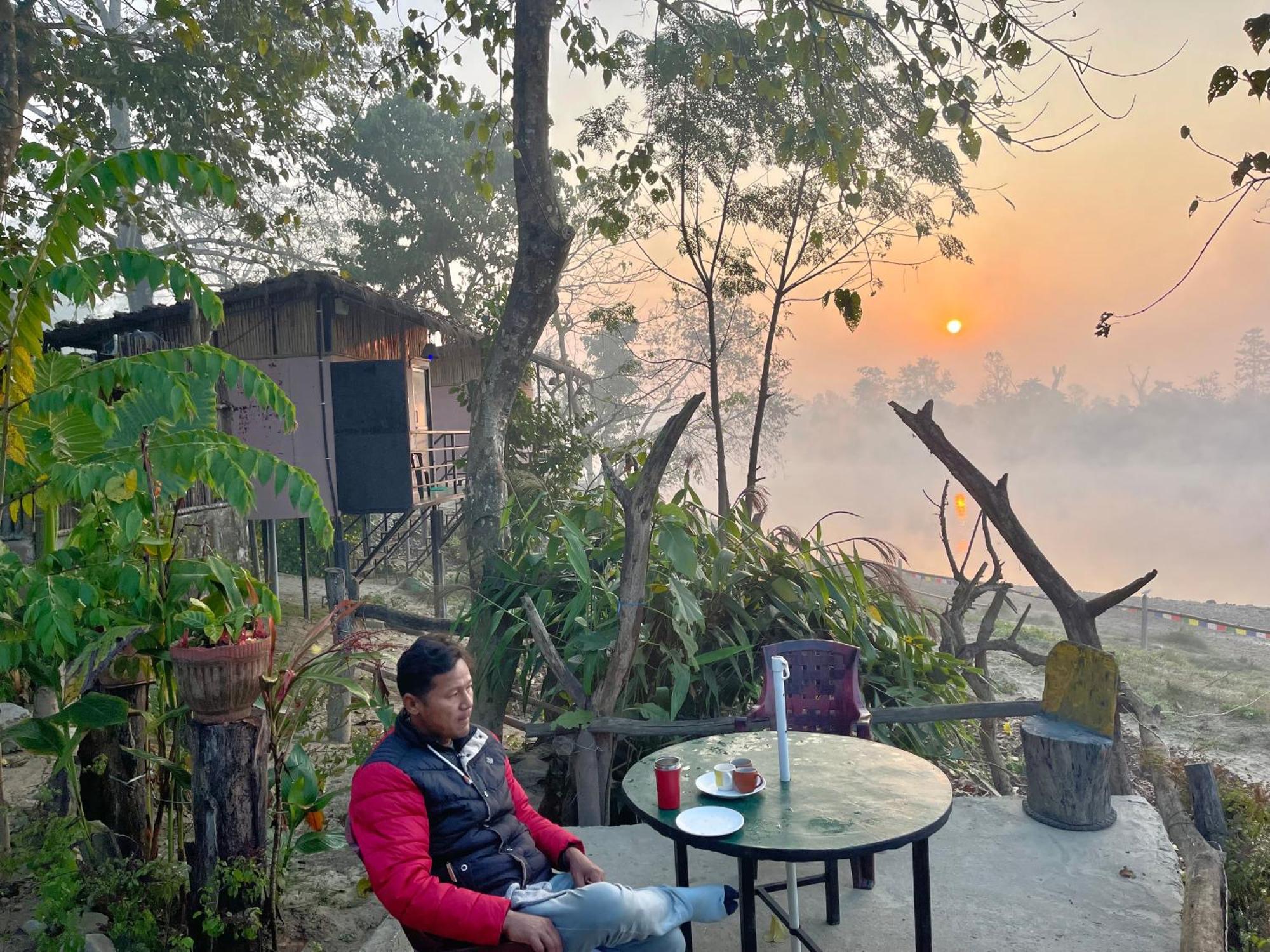 Bamby Chilling House - Feel The Nature Sauraha Exterior foto